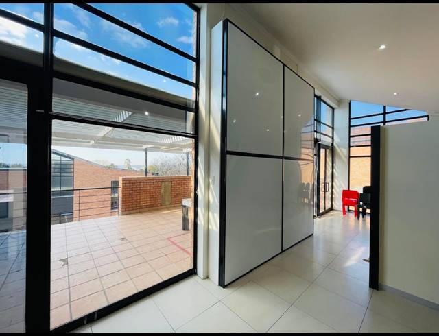 198M² RETAIL FOR SALE IN LONEHILL